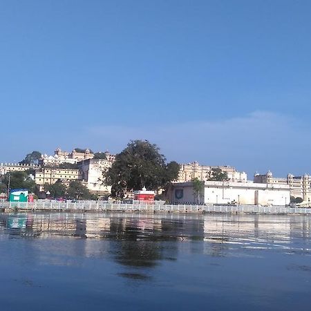 Lake Face Hotel Udaipur Exterior photo