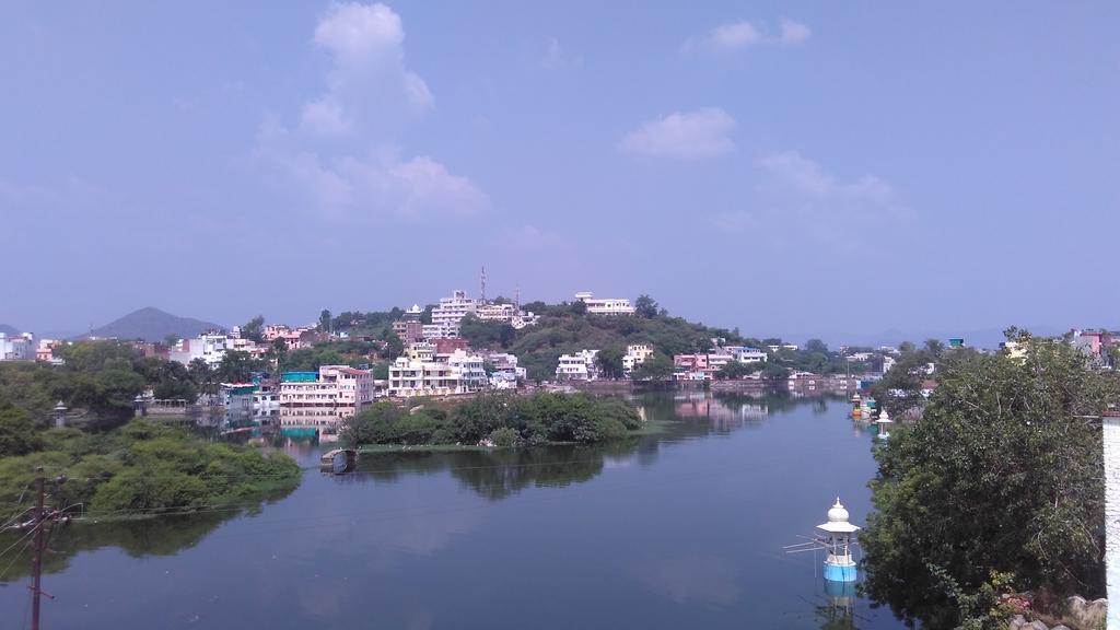 Lake Face Hotel Udaipur Exterior photo