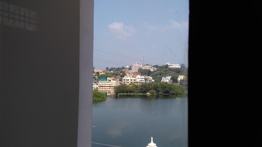 Lake Face Hotel Udaipur Exterior photo